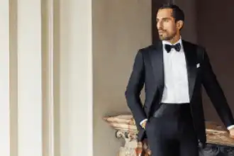 Adapting Outfits For Sunlit Outdoor Weddings